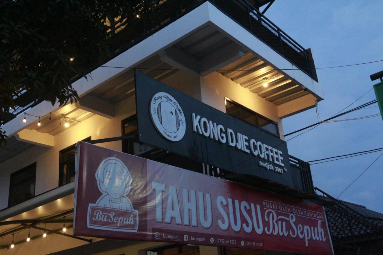 Bu Sepuh Guesthouse Sangkanurip Exterior photo